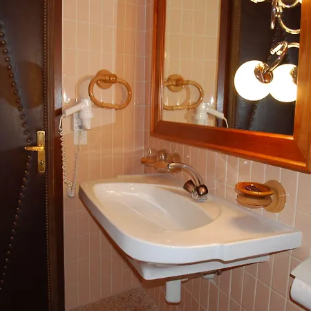 Astoria Hotel 3*