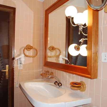 Astoria Hotel 3*